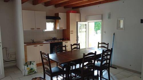 Photo de la galerie de l'établissement Grand Gite avec etang à proximité, à Toulon-sur-Allier