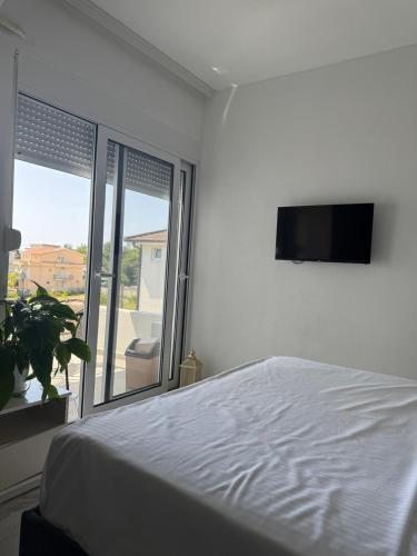 Una televisión o centro de entretenimiento en Best Apartments