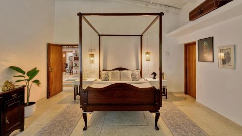 Postel nebo postele na pokoji v ubytování SaffronStays Nandanvan Estate, Kodaikanal