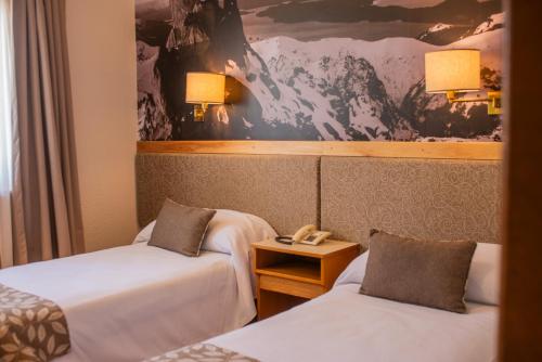 Postel nebo postele na pokoji v ubytování Hotel Tres Reyes