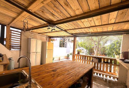 Balkón nebo terasa v ubytování Old Beach Vlora Hostel