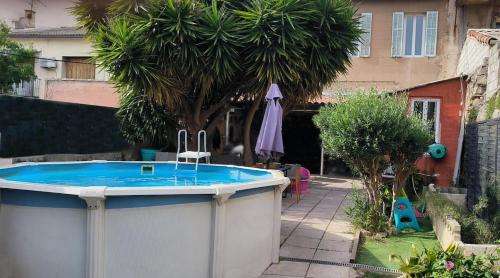 Bazén v ubytování La Dolce Vita nebo v jeho okolí