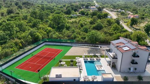 Πισίνα στο ή κοντά στο Olea Mansion Excelsior - Tennis, ATV, Sauna, Jacuzzi, Gym