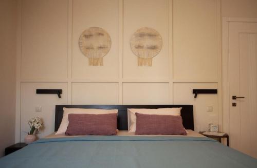 Postel nebo postele na pokoji v ubytování Villa Glysidia Sunset with swimming pool & BBQ