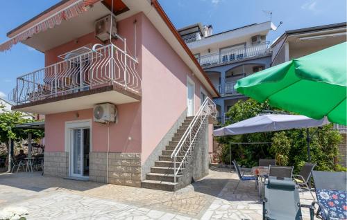 1 Bedroom Awesome Apartment In Selce