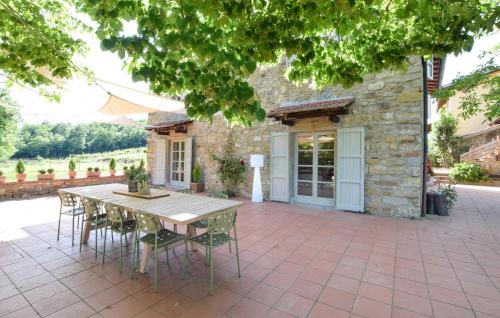 Κήπος έξω από το Stunning Home In Poppi