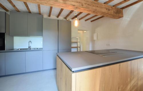 Η κουζίνα ή μικρή κουζίνα στο Stunning Home In Poppi