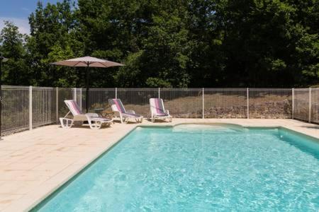 Πισίνα στο ή κοντά στο Domme Villa 6 beds 8p secluded woodland with pool
