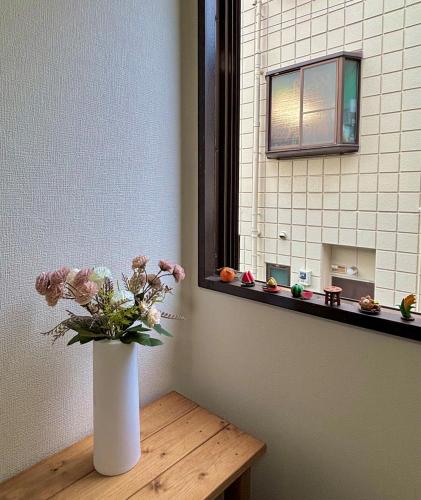 AiES Yotsugi, 8-minute walk from Yotsugi Station, 2 bedrooms, 4 rooms, free parking, direct access to the airport, Tokyo Skytree, Asakusa, Ginza, near shopping malls, parks, and the hometown of Tsubasa Ozora