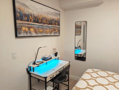 Katil atau katil-katil dalam bilik di Luxury Guest Suite in Calgary