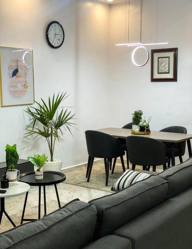 Χώρος καθιστικού στο Care And Essential Apartment