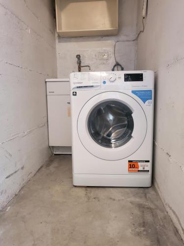 a washing machine in a corner of a room at La Casa di Perla BILOCALE A 6 Kilometri da SALO' in Villanuova sul clisi