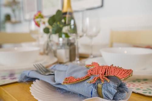 Bartholomews Seaside Serenity - 2BR Flat - Sleeps 4 photo 16