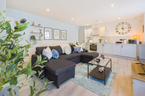Bartholomews Seaside Serenity - 2BR Flat - Sleeps 4 photo 4