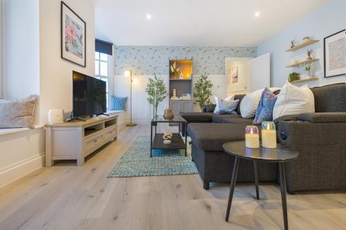 Bartholomews Seaside Serenity - 2BR Flat - Sleeps 4 photo 5