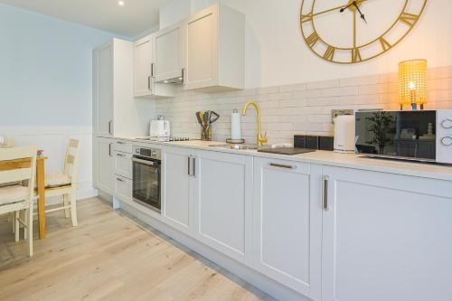 Bartholomews Seaside Serenity - 2BR Flat - Sleeps 4 photo 10