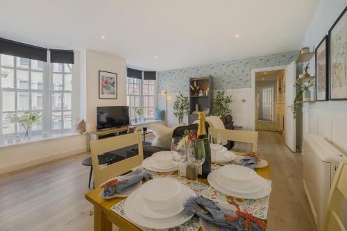 Bartholomews Seaside Serenity - 2BR Flat - Sleeps 4 photo 25