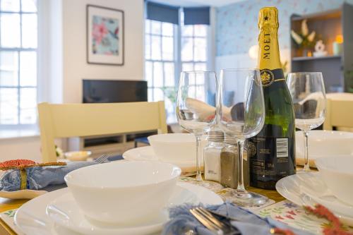 Bartholomews Seaside Serenity - 2BR Flat - Sleeps 4 photo 33
