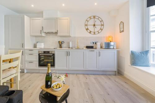 Bartholomews Seaside Serenity - 2BR Flat - Sleeps 4 photo 35