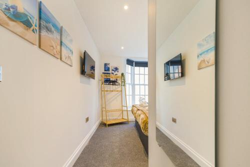 Bartholomews Seaside Serenity - 2BR Flat - Sleeps 4 photo 38