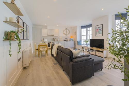 Bartholomews Seaside Serenity - 2BR Flat - Sleeps 4 photo 45