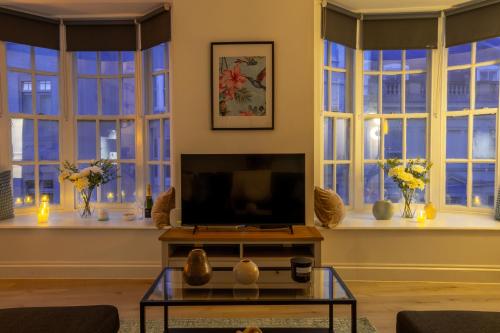 Bartholomews Seaside Serenity - 2BR Flat - Sleeps 4 photo 47