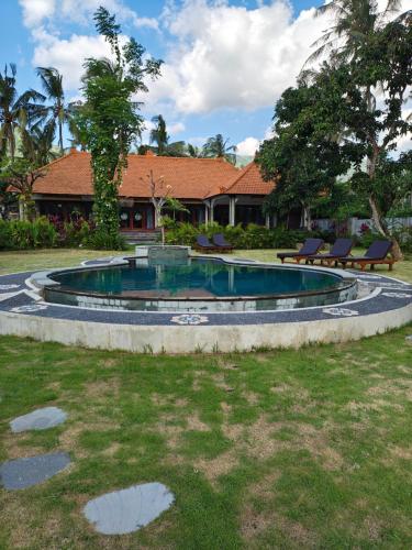 Kolam renang di atau dekat dengan Mandala Home Villa