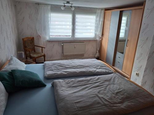 Ένα ή περισσότερα κρεβάτια σε δωμάτιο στο Ferienwohnung am Kloster Drübeck