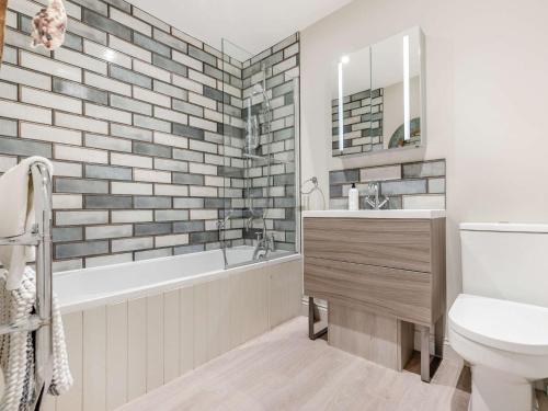 Koupelna v ubytování 3 Bed in Fowey 81112