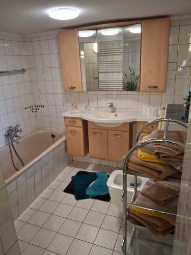 Ένα μπάνιο στο Ferienwohnung am Kloster Drübeck