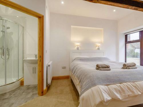 Ένα ή περισσότερα κρεβάτια σε δωμάτιο στο 2 Bed in Reedham 90882