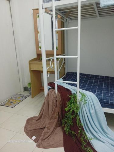 a bunk bed with a blanket on the floor at TROY Transient Bangkok Ramkhamhaeng in Ban Bang Toei (1)