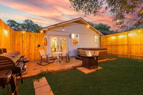 Αίθριο ή υπαίθριος χώρος στο Spacious Ranch Getaway With Hot Tub & Pool