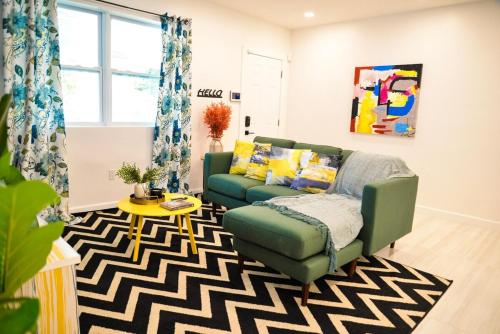 Vibrant 4bd 2ba Miami Home w POOL photo 15