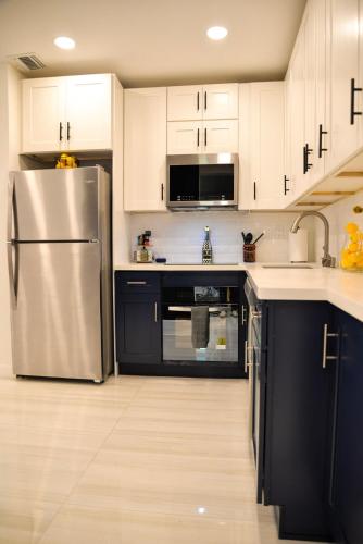 Vibrant 4bd 2ba Miami Home w POOL photo 16