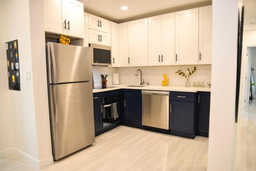 Vibrant 4bd 2ba Miami Home w POOL photo 17