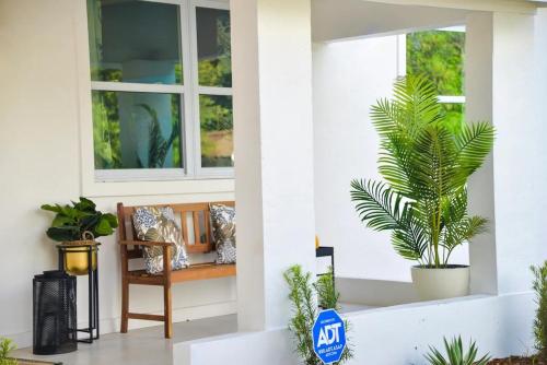 Vibrant 4bd 2ba Miami Home w POOL photo 18