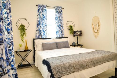 Vibrant 4bd 2ba Miami Home w POOL photo 8