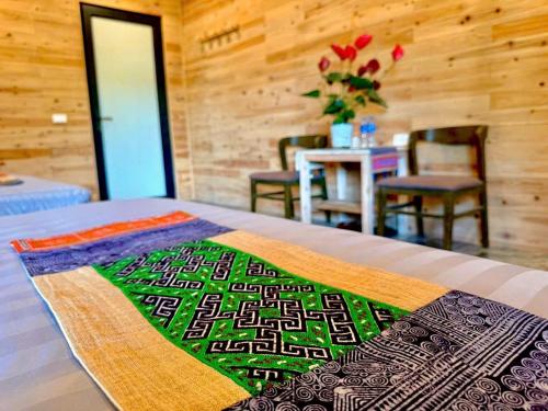 Postel nebo postele na pokoji v ubytování Muong Va Valley - Homestay, Restaurant, coffee - Tả van sapa