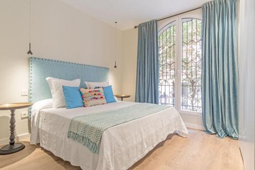 Spacious 3-Bed Apartment in Chueca Madrid