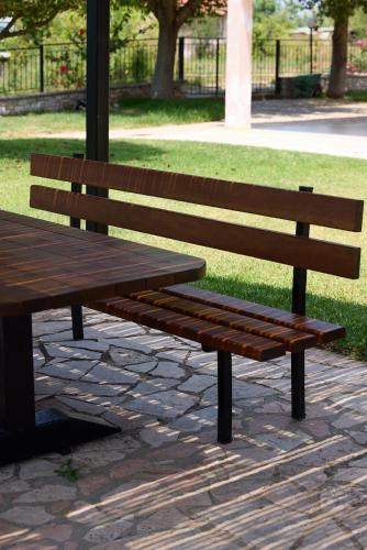 a wooden bench sitting next to a picnic table at Cozy Flat near Kato Samiko Beach in Káto Samikón