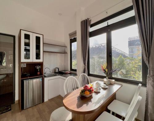 Dapur atau dapur kecil di Pandora Villa 85 Tô Hiến Thành