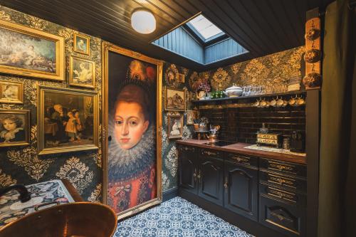 a bathroom with a painting of a woman on the wall at 1 maison 5 décors de films cultes Minerva Studio 