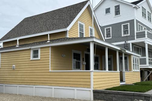 a house with yellow siding and a gray at Life of Reilly - Scituate in Scituate