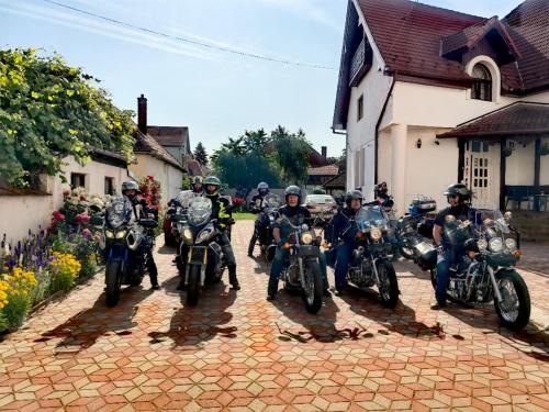 Επισκέπτες που μένουν στο Pensiunea Millenium Sibiu with Parking - motorcycle friendly travel routes