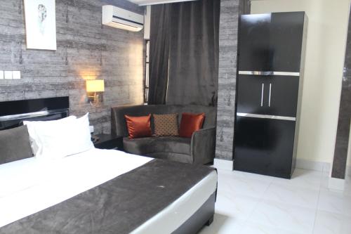 Cama o camas de una habitación en The Regal Boutique Hotel