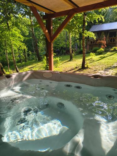 a jacuzziificialificialificialificialificialificialificialificialificialificialificial at Hacienda domek całoroczny z jacuzzi w lesie pod Rzeszowem in Strzyżów