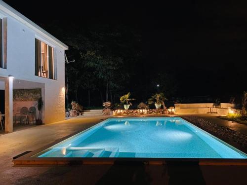 Foto The Rock Star's Villa with Private Pool and Beach