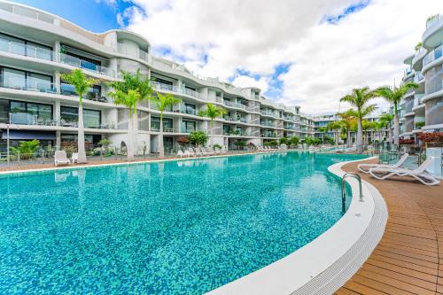 Exclusive Penthouse - 85m pool - private garage - 3 terraces