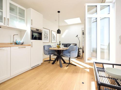 a kitchen and dining room with a table and chairs at Appartement Carla in Westerland (Sylt)